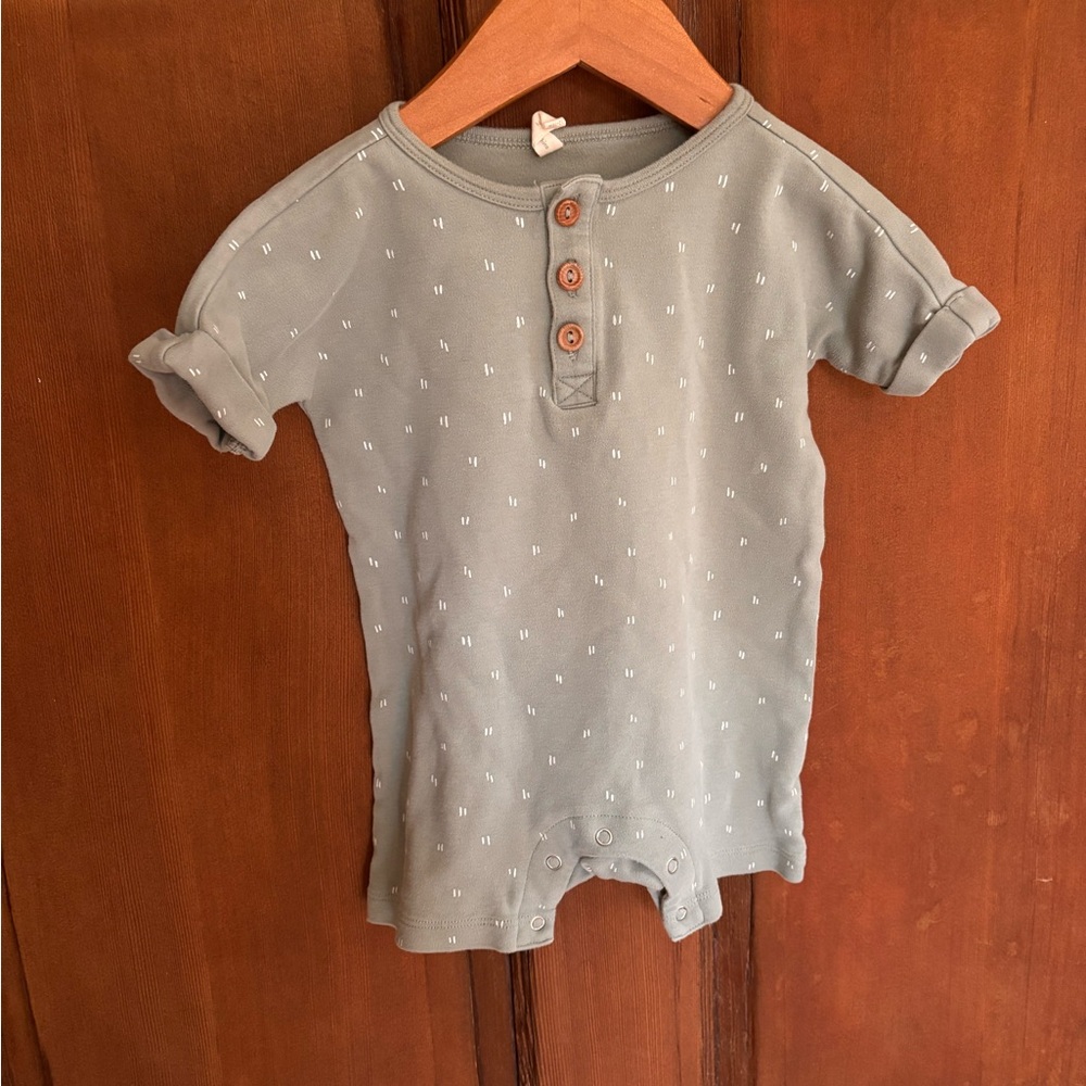 Quincy Mae Green Button-Up Short Sleeve Outfit